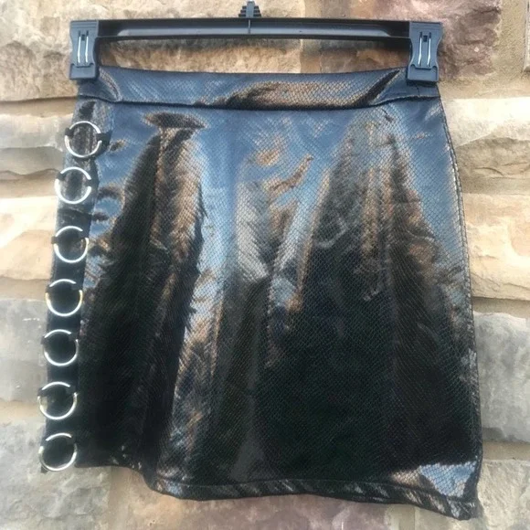 - Tiger Mist, Black embossed faux leather - Picture 8 of 9